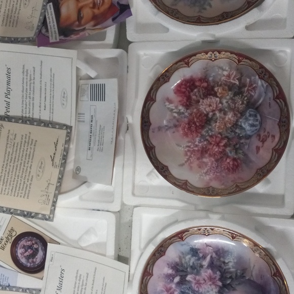 Lot of 3 vintage collectable plates. - Picture 2 of 4